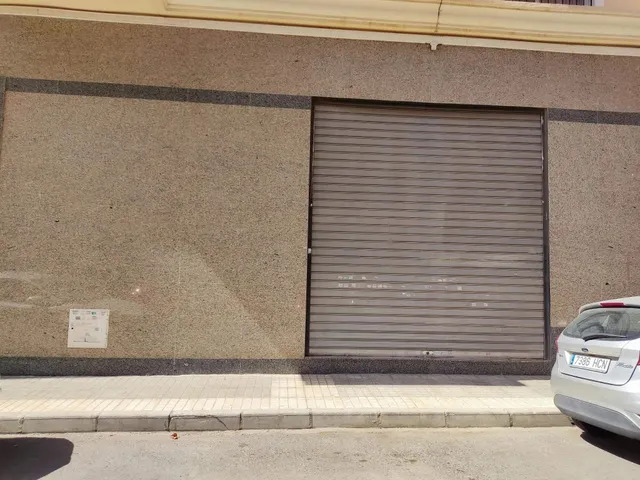 LOCAL para poner tu NEGOCIO o con posibilidad de CAMBIO DE USO. — 39