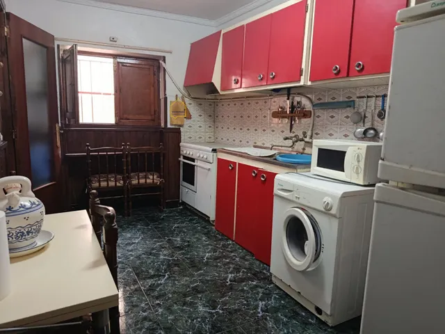 Casa de 5 dormitorios, a la venta en el centro de Lorca - foto 2