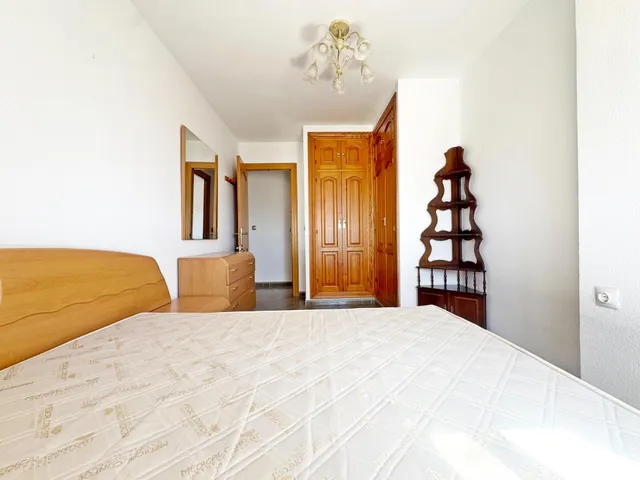 Amplio piso en esquina todo exterior con terraza y vistas al mar junto a Vialia y Avenida de Andalucía. — 30