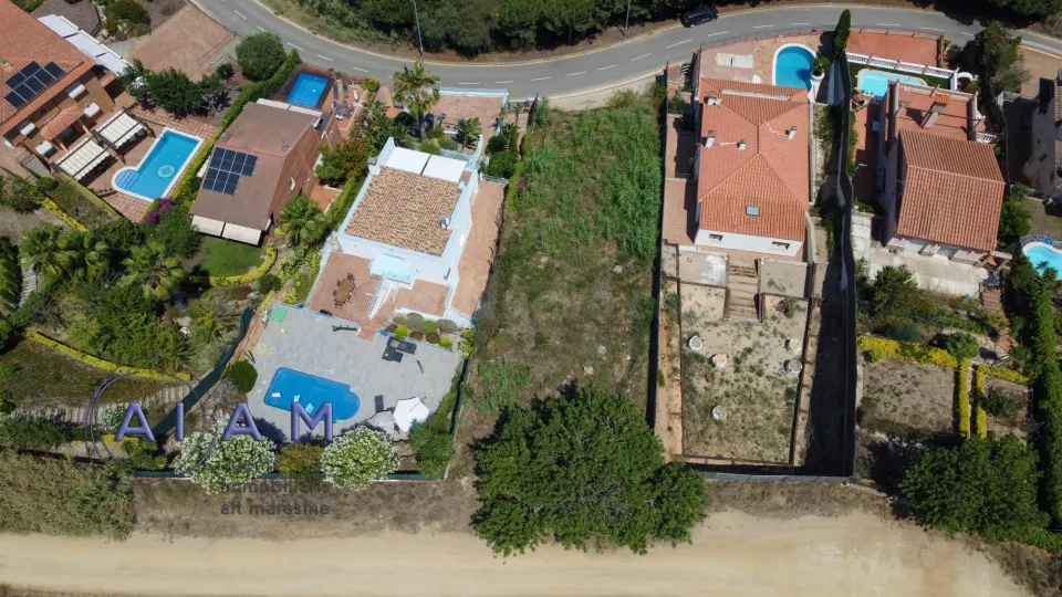 Parcela para construïr una casa de 680m2 con vistas al mar