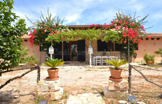 Finca rústica con chalet con licencia vacacional en Muro - foto 2