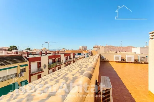 ¡CERCA DE LA PLAYA! PRECIOSO, REFORMADO CON PISCINA, TERRAZA Y GARAJE — 43