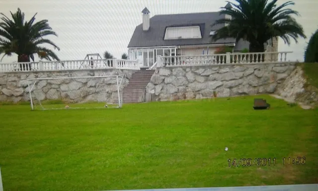 Exclusivo chalet independiente en Santander: 330 m²,  vistas al mar, piscina y más de 3.500 m² de parcela — 6