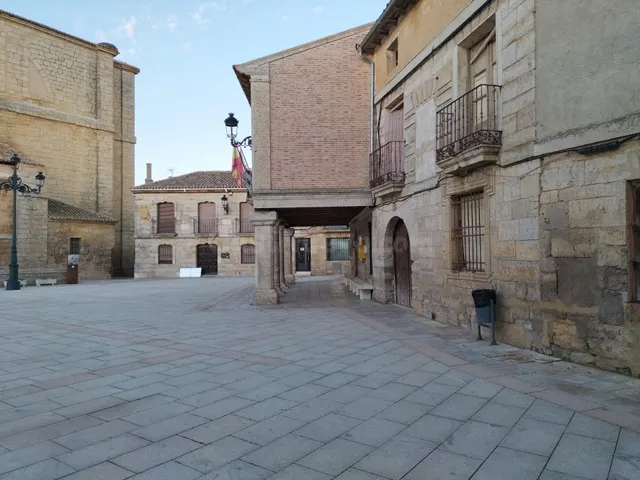 MONCASA VENDE VIVIENDA EN AMUSCO. CASA EN EL CENTRO DEL MUNI - foto 3