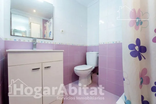 Luz natural y amplitud en este piso esquinero con dos balcones, ascensor y trastero a 100 metros de la playa — 28