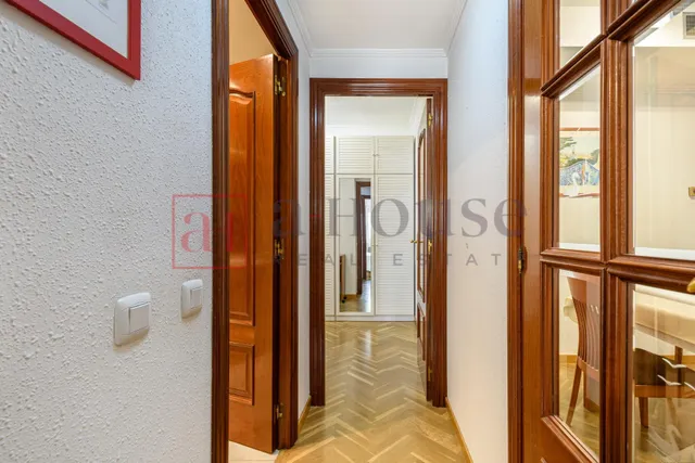 Luminoso piso con balcón en les corts — 30