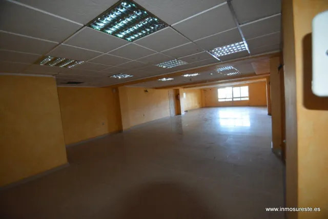 Venta de entresuelo en el centro de Orihuela, zona de Temístocles Almagro, 135 m2. de supèrficie. — 6