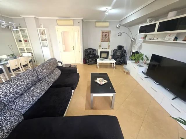 Chalet de esquina en zona hospital — 26