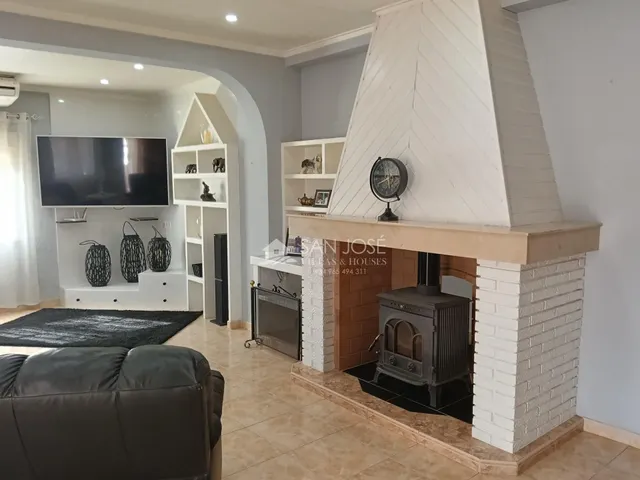 SE VENDE CHALET CON PISCINA EN BUEN ESTADO EN ASPE — 18