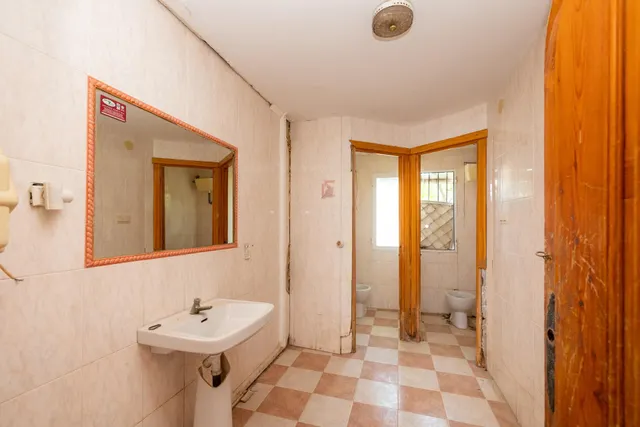 Terreno urbanizable, actualmente hay un restaurante. — 27