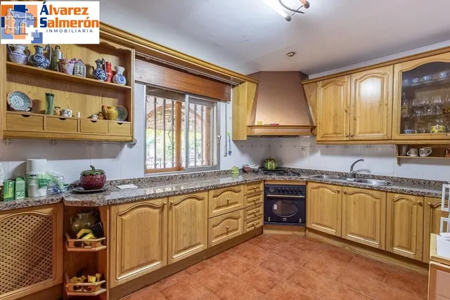 Espectacular Chalet en Ogijares - Ideal para Familias — 25