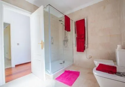 Exclusiva Villa Independiente en Primera Línea de Golf | La Cala Golf, Costa del Sol — 18