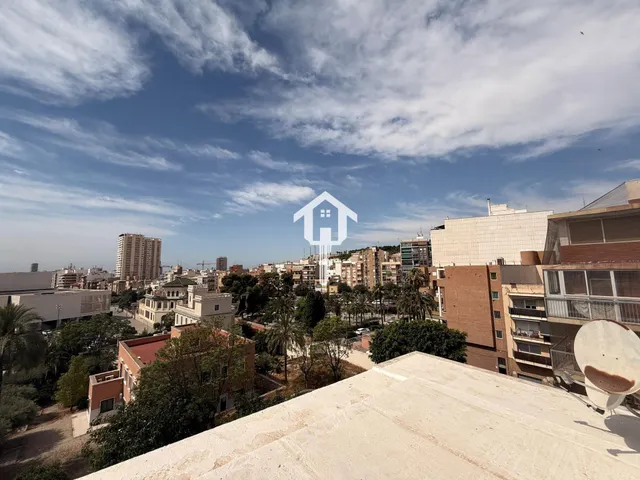 Piso en venta en Alicante. 85m2, 3 habitaciones, 1 baño con bañera, tercera planta con ascensor. zona de campoamor — 42