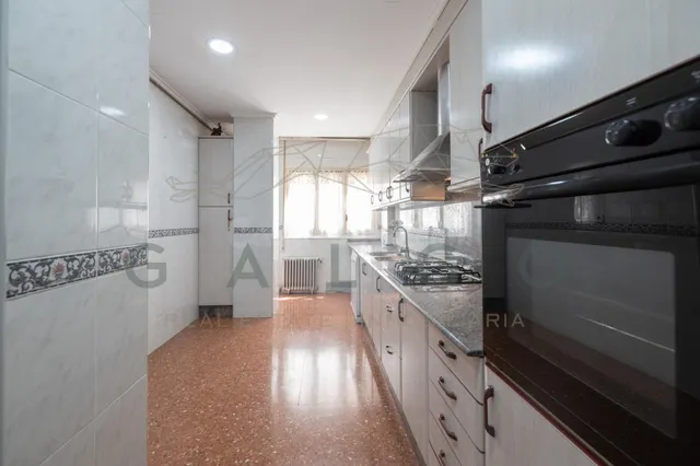 PISO PARA REFORMAR CON GARAJE EN GRAN VIA FERNANDO EL CATOLI - foto 4