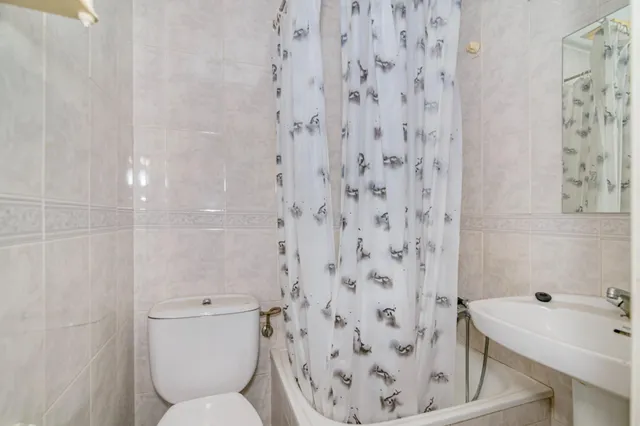 Amplio Chalet en Zaidín, Granada - Oportunidad de Inversión — 26