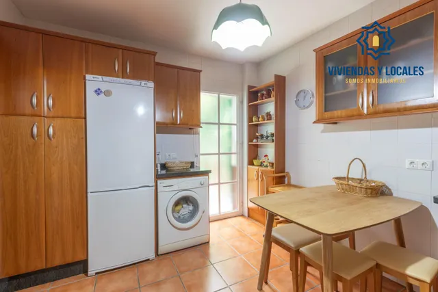 Chalet pareado con piscina, jardín y bonitas vistas a Granada en La Zubia — 19
