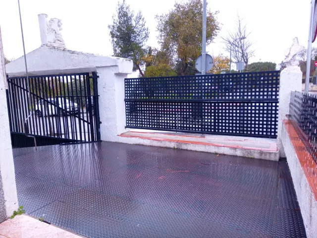 Venta Casa/Chalet y Cafetería en Colmenar Viejo.