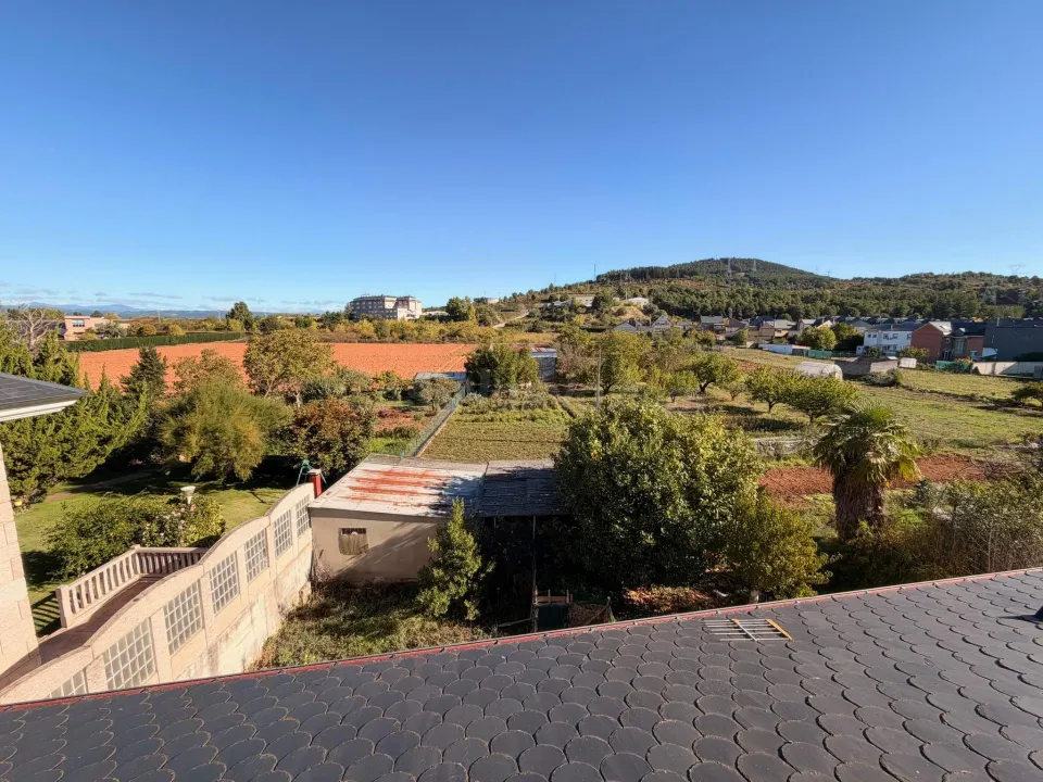 VENTA: Amplio Chalet en la Exclusiva Zona de Compostilla.