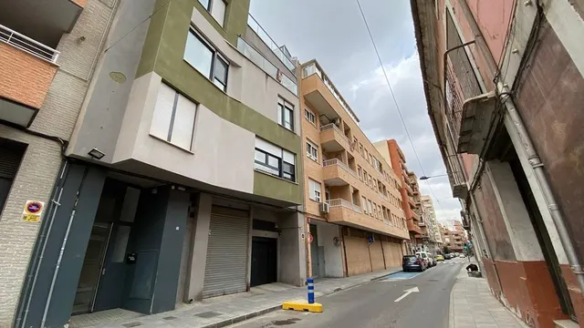 ¡Oportunidad Imperdible en el Corazón de Villena! Local Comercial a la Venta — 18