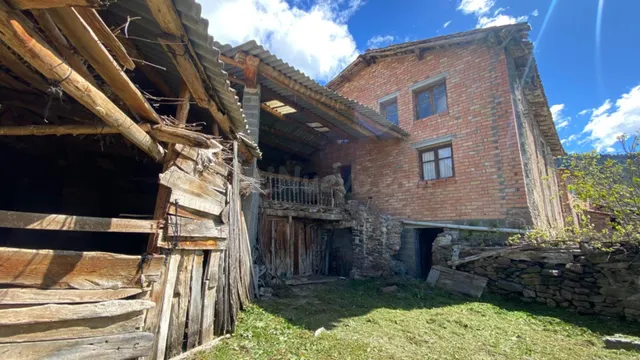 Gran Casa para rehabilitar en pueblo tranquilo del pirineo - foto 4