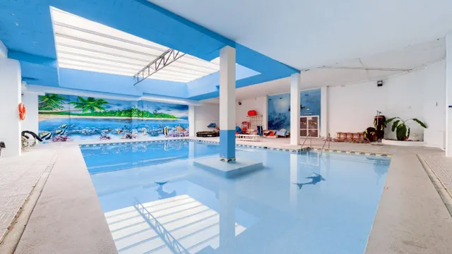 Gran local comercial de 1295m2 en Benalmadena — 4