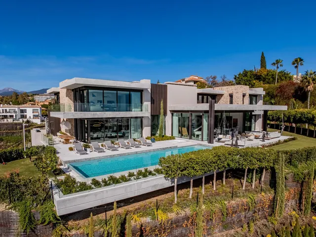 VILLA DE LUJO EN URBANIZACIÓN LA QUINTA, BENAHAVIS