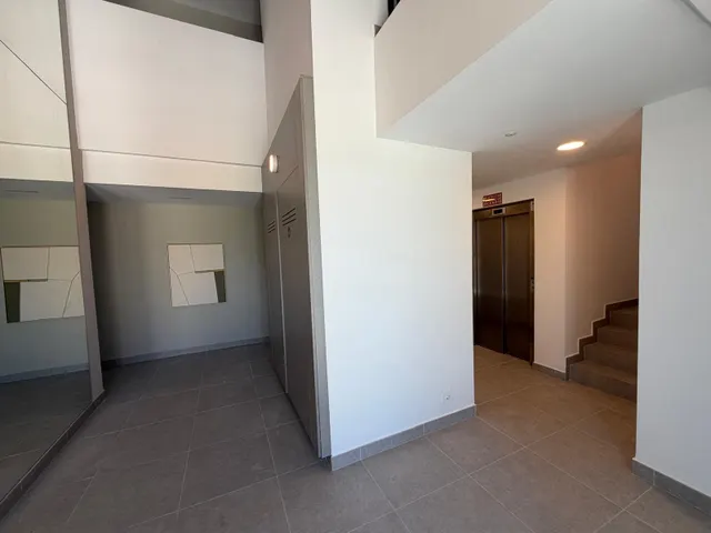 Bajo SUROESTE con altura de primera con terraza y jardín con vista al Mar — 24