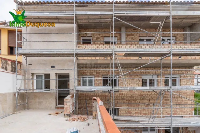 Casa con dimensiones de CHALET en Alfacar, 7 dorm. REFORMA RECIENTE (Sin terminar). — 36