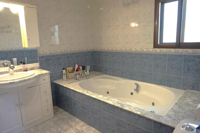 OPORTUNIDAD CHALET URBANO CON PISCINA EN LA GALIA — 34