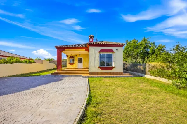 Chalet  Familiar en Zona La Dehesilla;  Tranquila y Accesible — 4