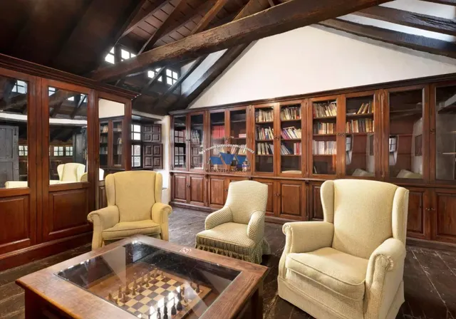 Casa histórica en venta — 16