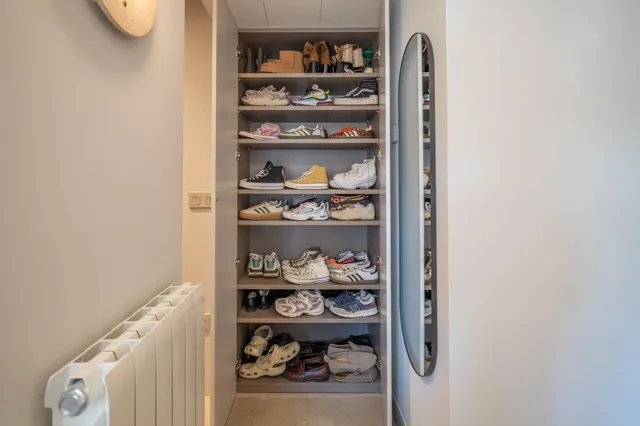 Impresionante Vivienda de Lujo con Diseño Moderno y Comodidades Exclusivas — 36