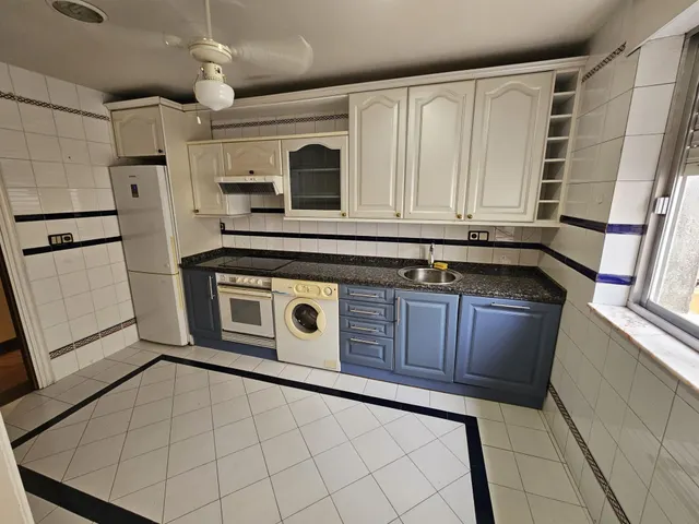 Exclusividad, amplitud y confort en el centro de Salamanca, 3 amplios dormitorios y plaza de garaje cerrada — 11