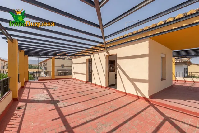 Chalet de 5 dorm. con parcela de 500 m2 en Ogijares - Urb. L - foto 3