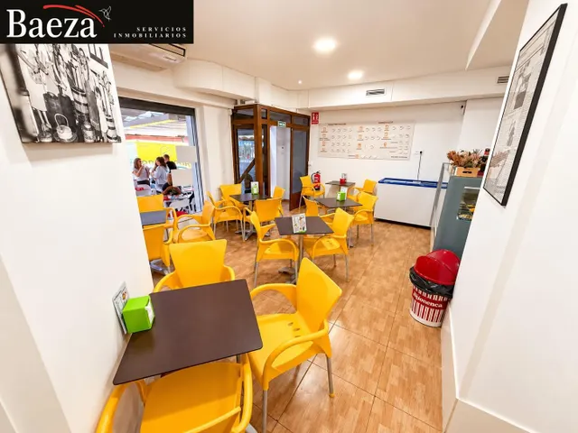 Traspaso de heladería-cafetería totalmente equipada — 6