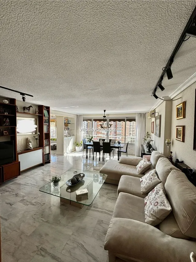 RESIDENCIAL DE LUJO EN PLENO LEVANTE — 3