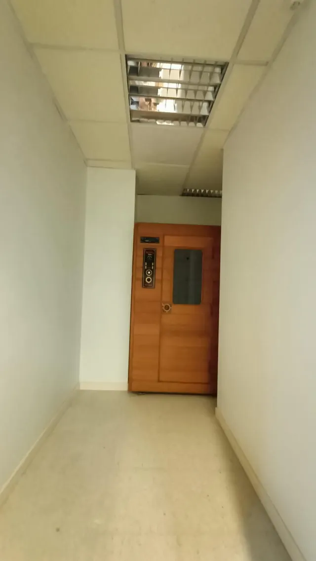 Amplio Local Comercial en Elche - Ideal para Centro Estético o Deportivo — 18