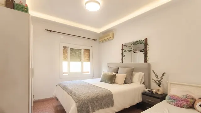 Se vende piso en calle Valencia — 31