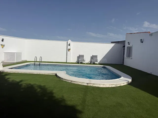 Espectacular chalet independiente con piscina y amplios espa - foto 3