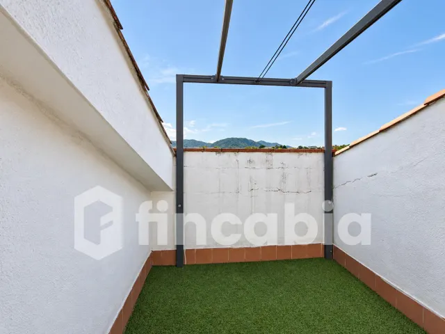 Dúplex con dos terrazas y aparcamiento en el centro de Santa Coloma de Farners — 42