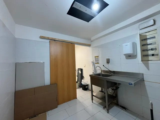 LOCAL EN AVD DE LOS BAÑOS - PLAYAFELS — 9