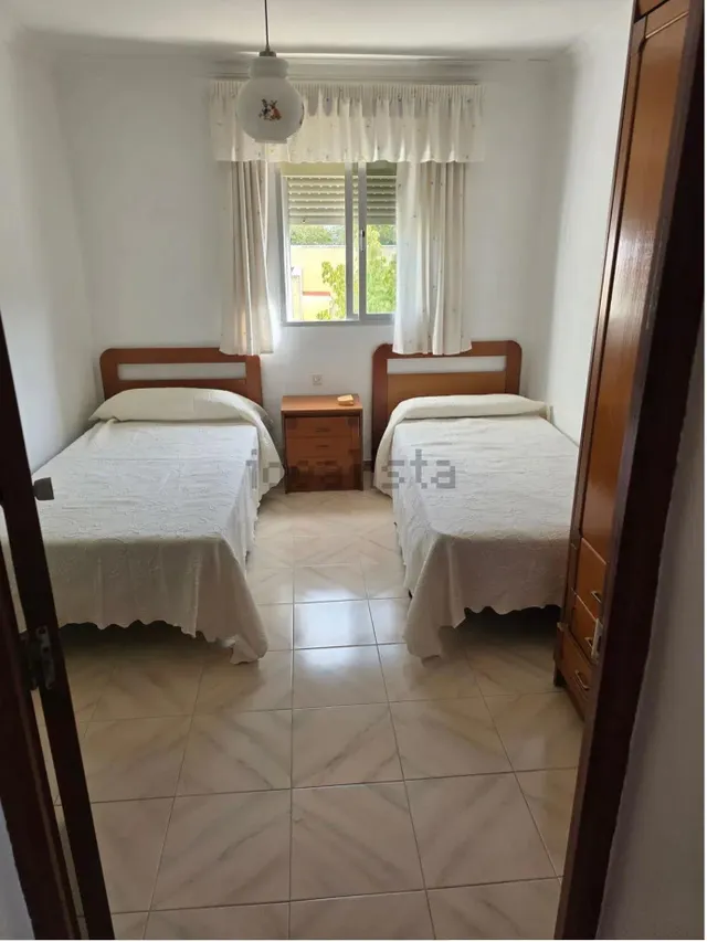 CASA DE PUEBLO EN VENTA – AMPLIA, CÓMODA Y CON GARAJE — 9