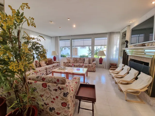 Maravillosa casa con jardín mas casa invitados — 11