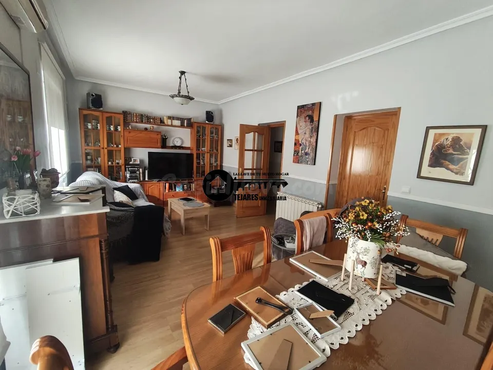 Inmobiliaria tejares vende piso en zona parque abelardo