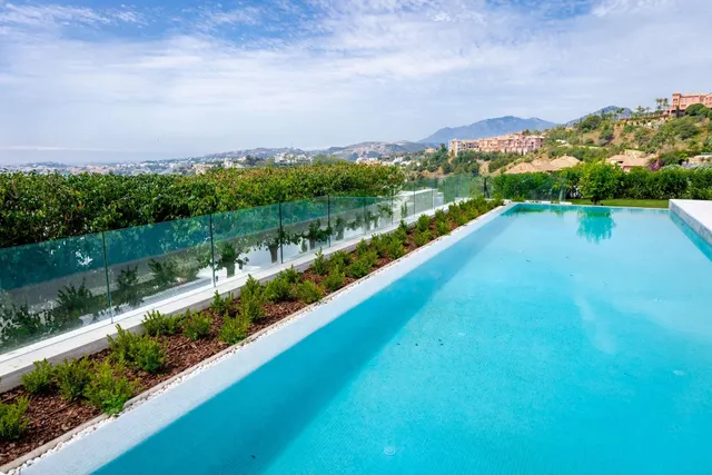 VILLA DE LUJO EN URBANIZACIÓN LA QUINTA, BENAHAVIS — 9