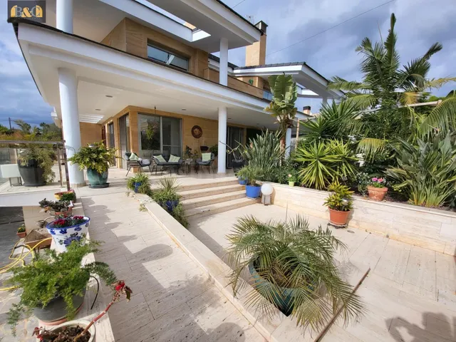ESPECTACULAR VILLA DE LUJO