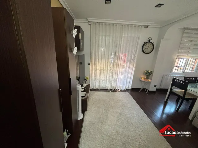 Piso de 2 habitaciones dobles con terraza y ascensor en fátima — 2