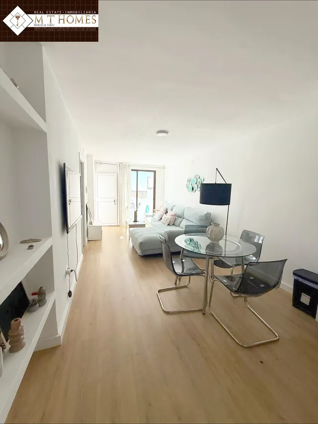 Piso con terraza y patio junto a todos los servicios y la playa — 6