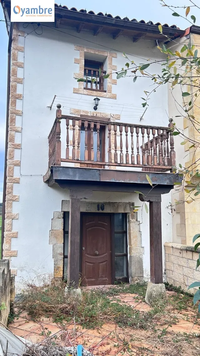 CASA ADOSADA EN LIENDO