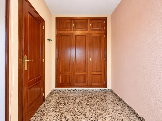 Adosado con gran patio, terraza y garaje en massarrojos, junto a Valencia — 36